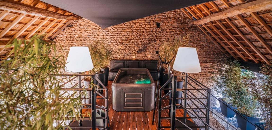 Le Studio Des Pres Verts Suite Design Avec Jacuzzi Privatif Jouey Экстерьер фото
